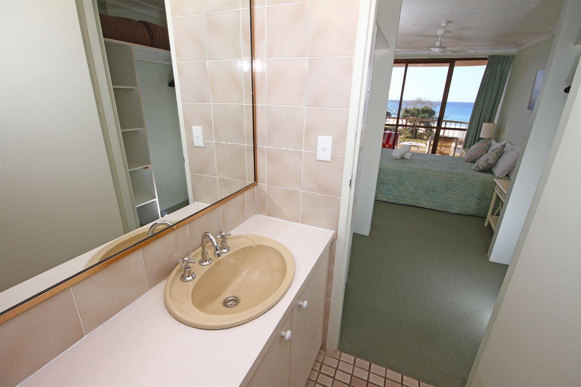 San Simeon Beachfront Apartments Tugun Gold Coast Bagian luar foto