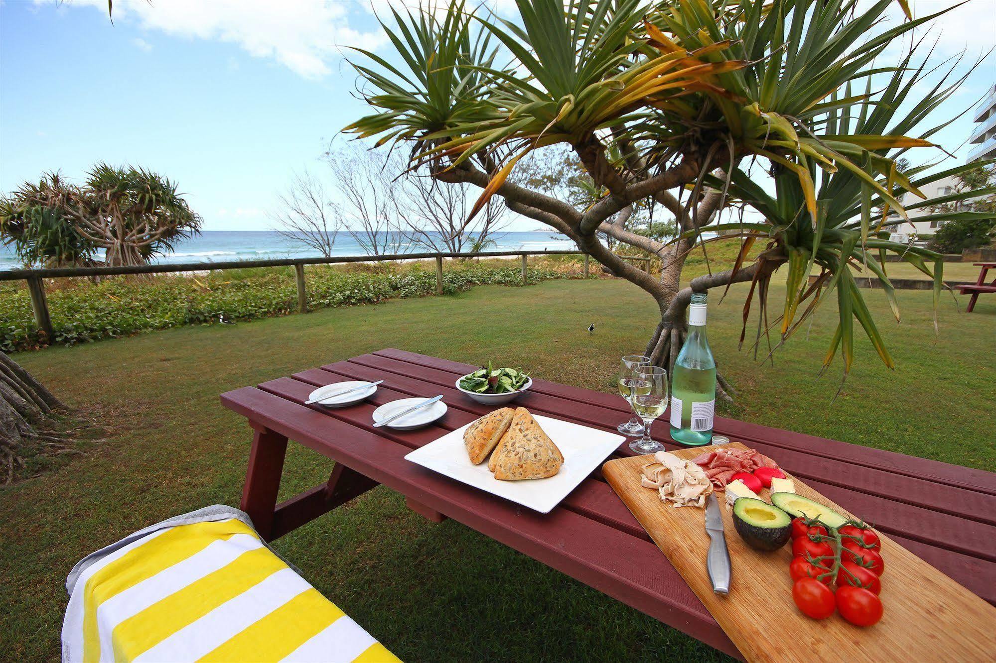 San Simeon Beachfront Apartments Tugun Gold Coast Bagian luar foto